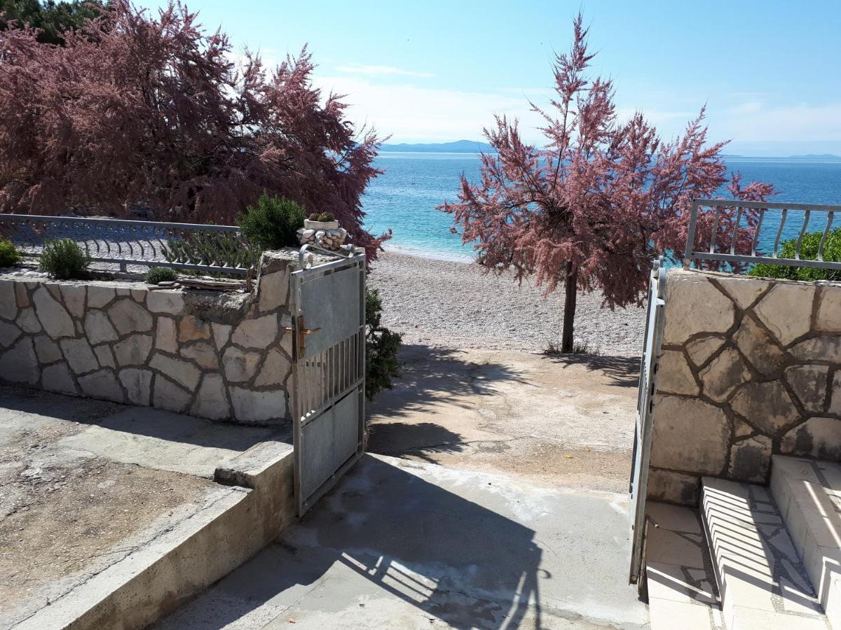 On The Beach 伊万多拉克 外观 照片